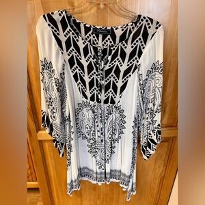 Minkas Black and White Women's Blouse